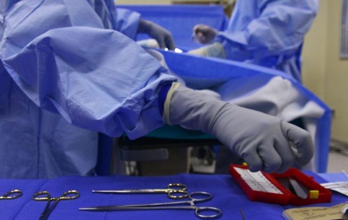 US FDA bans powdered gloves